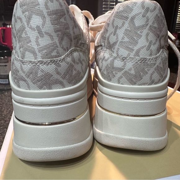 Michael Kors Hayes Empire Signature Logo Platform Sneaker - Picture 7 of 14